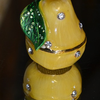 Porcelain Pear with Glitz - Work of Art - Bonboniere - Pottery