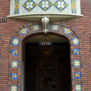 Architectural Gem I recently noticed in my barrio - Art Deco