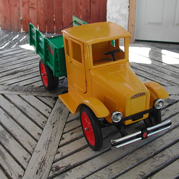 PRESSED STEEL - Model Cars