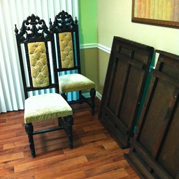found this table and chairs at an estate sale. just wondering if they were worth anything or when they date. - Furniture