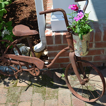 Old Bicycles Never Die - They Find New Life in the Garden! - Outdoor Sports