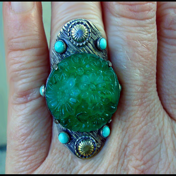 Amazing Nemco Green floral molded glass ring