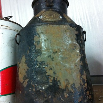Oil Cans - Petroliana
