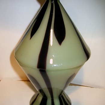 Kralik - black flame - Art Glass