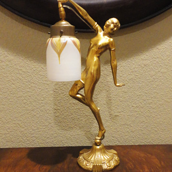 Art Deco Lamp with rare Art Glass Shade. - Art Deco
