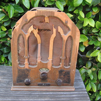 Unrestored Remler 21-3 Cathedral Tube Radio 1932 - Radios