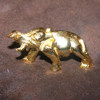 Gold elephant - Animals