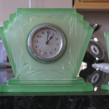 can anyone tell me about this clock 