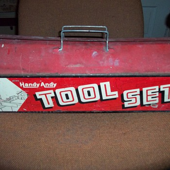 TOY METAL TOOL BOX