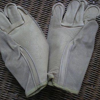 Pair of WWII M-6843 Leather Gloves