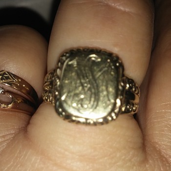 8K yellow gold monogrammed ring - Fine Jewelry