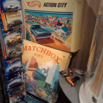 Hot Wheels city and the Matchbox version... - Model Cars