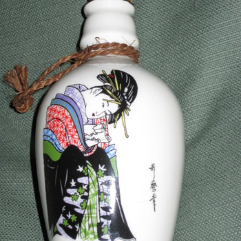 What is it? Snuff bottle? Flask?