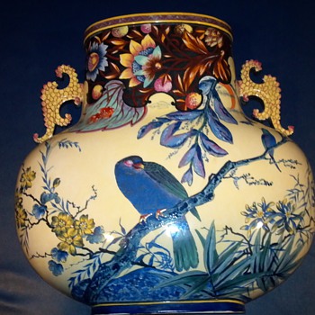antique or Vintage Japanese Vase Need help identifing the maker!