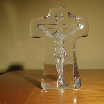BEAUTIFUL CRYSTAL CROSS  - Art Glass