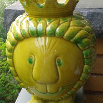 Vintage Smiling Lion Cookie Jar - Kitchen
