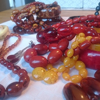 Celebrating vintage plastic jewerly - Costume Jewelry