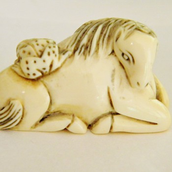 Antique Japanese Ivory Horse Frog Netsuke 