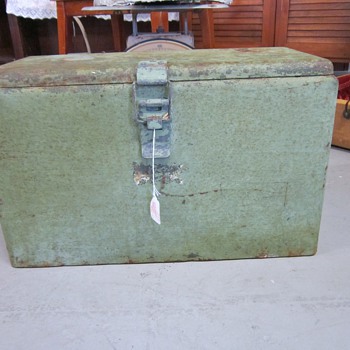Vintage Green Metal Ice Chest Cooler - Information? - Advertising