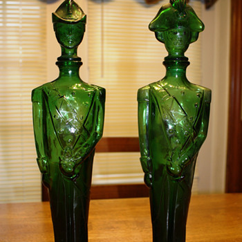Green glass British soldiers, any thoughts? - Bottles