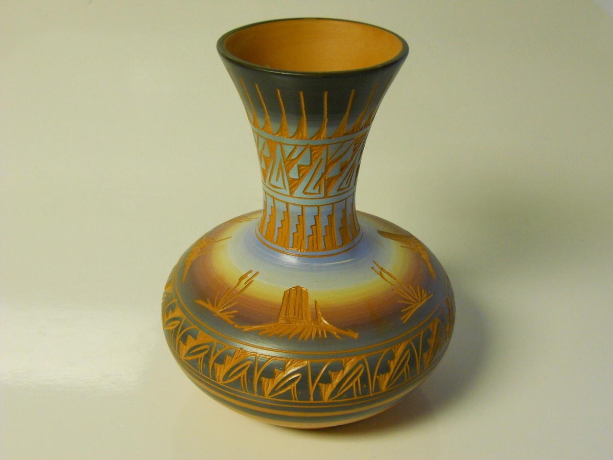 Native American Vase "Mesa Verde Pottery, Cortez Co"20 Century