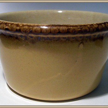 MEDALTA Pottery ( Canadian ) - Art Pottery
