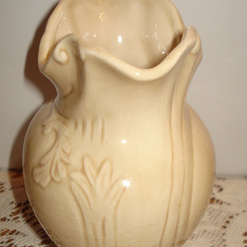 R S EGGSHELL COLOR SMALL VASE - Art Pottery