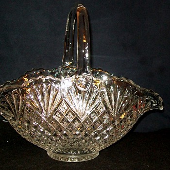  BASKET BIG AND HEAVY - Art Glass