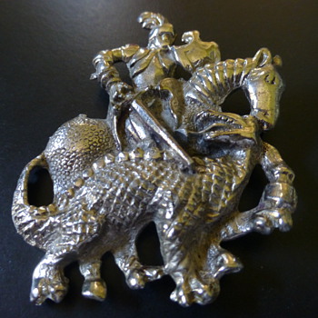 Game of Thrones Brooch!! - Costume Jewelry