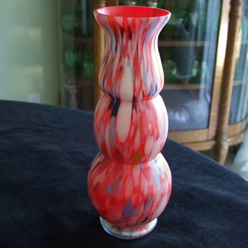 Non-Tan Satin SPATTER CZECH Glass Vase with Red Interior and Round Mark - Art Glass