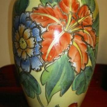 Beautiful  Oriental Vase 
