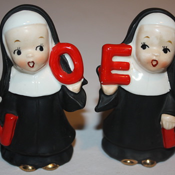 Vintage NOEL Catholic Nuns Salt and Pepper Shakers from Japan - Christmas