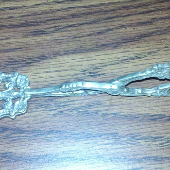 Sugar tongs and spoon. 