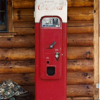 Vendo COKE machine