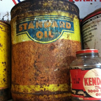 Oil cans and bottles - Petroliana