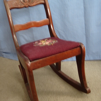 who made it?  is this a salesman's sample or childs? - I have 4 matching diningroom chairs - Furniture