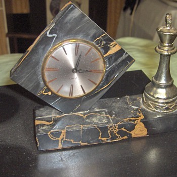 Black/Carmel Marble Wind Up Clock