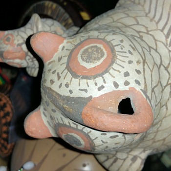 ANTIQUE ZUNI EFFIGY POTTERY - Native American