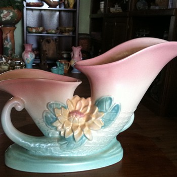 Hull Waterlily Double Cornucopia - 1948