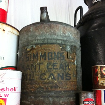Oil cans from way back when. - Petroliana