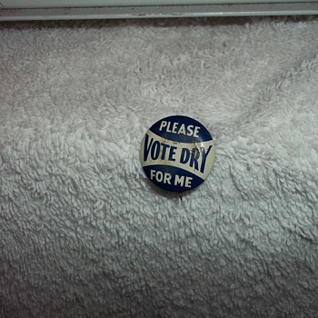 LAPEL BUTTON