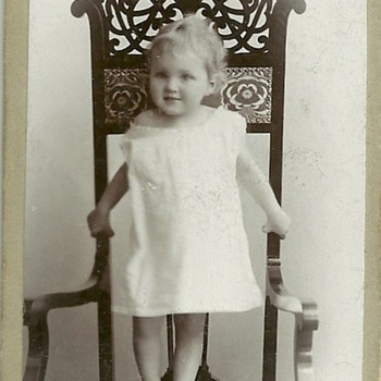 Art nouveau chair with child - Photographs