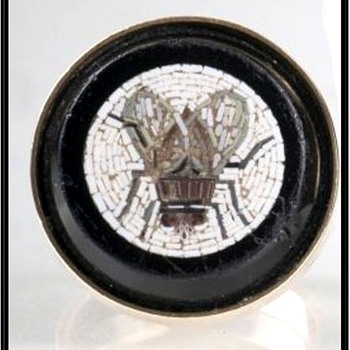 Antique Fly Micro Mosaic ring set in 14K yellow gold - Fine Jewelry