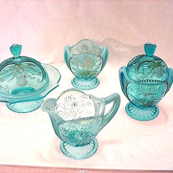 Wild Bouquet Four piece table set