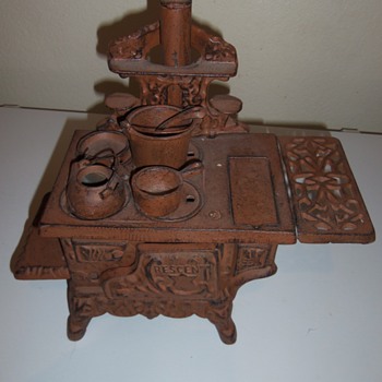 Cast iron(?) stove with pots and pans - Dolls