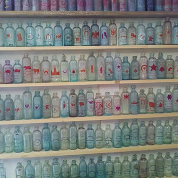 PICTURE HUTCHES AND 50 STATE COLLECTION. - Bottles