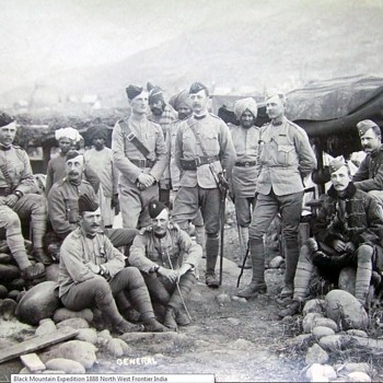 Four wars, four war photos with wrist watches. - Photographs
