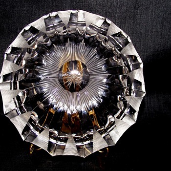 WHEEL CUT CRYSTAL ASHTRY...ERA???? - Tobacciana