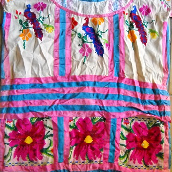 VINTAGE SOUTH AMERICAN HAND MADE  EMBROIDERED DRESS