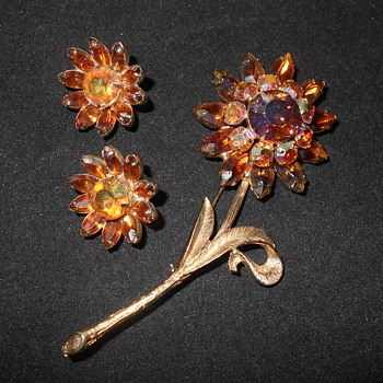 Vintage pins and earrings - Costume Jewelry